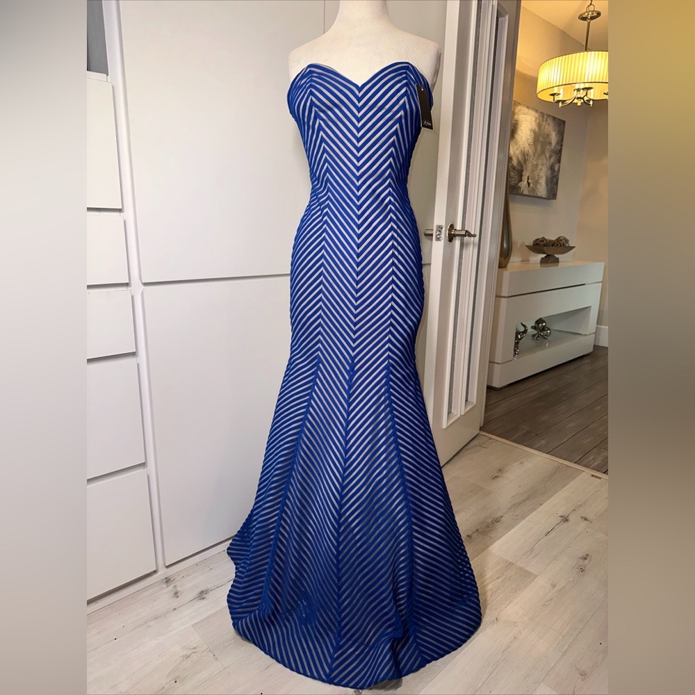 New la femme dress Size 6. Mermaid Prom- Ball Style- Ball Gown Blue Style-Long